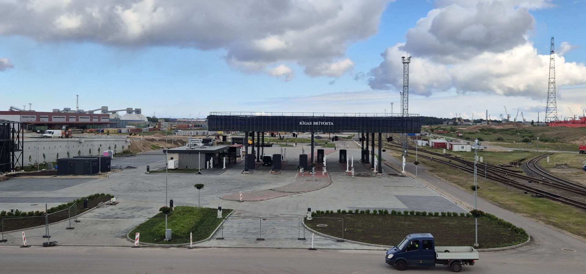 Kontroles punkta galvenā ēka ar nojumi jaunbūve 
